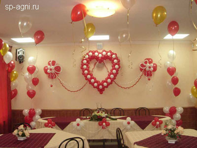 Оформление воздушными шарами свадебного зала 